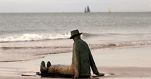 海边人物雕塑精美图片