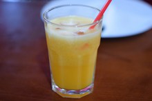 冰爽橘子汁高清图片