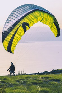 低空跳伞图片素材