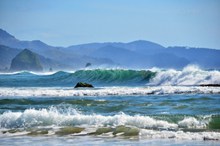 海洋巨浪翻滚高清图片