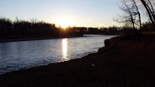 河上日落景观高清图片