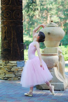 跳芭蕾舞的小女孩精美图片