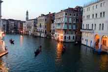 威尼斯运河夜景高清图