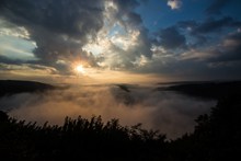 清晨云雾景观图片下载