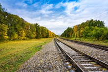 秋季森林铁路高清图片