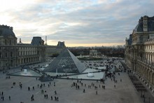 卢浮宫玻璃金字塔精美图片