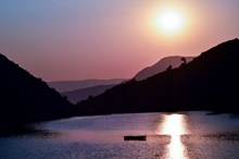 高山湖泊黄昏美景精美图片