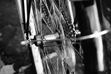 自行车黑白车轮精美图片