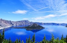 蓝色湖泊唯美风景图片素材