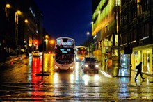 雨后城市街头夜景图片素材