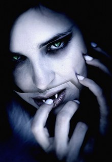 女吸血鬼恐怖头像精美图片