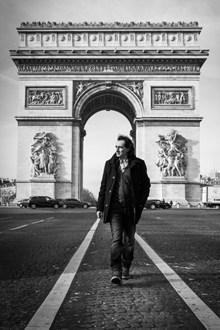 法国时尚街拍黑白摄影图片