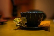 黑色陶瓷茶杯图片
