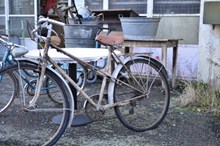 老式破旧自行车图片下载