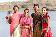 印度女性家族合照图片