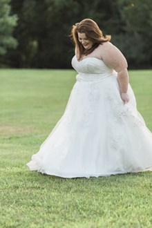 肥胖女人婚纱图片下载