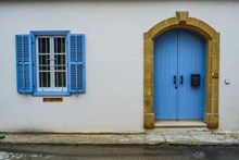 墙面蓝色门窗高清图片