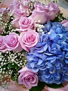 婚礼粉色玫瑰花束高清图