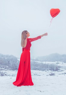 冬季红裙美女唯美高清图