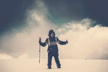 冬季雪地滑雪图片素材