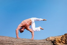 男子瑜伽人体艺术摄影图片素材