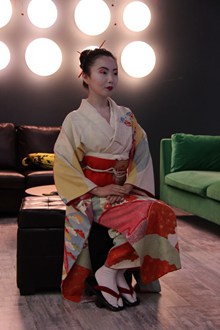 古典日本美女坐姿图片下载
