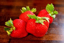 鲜红草莓图片