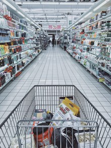 超市购物通道口高清图片