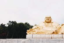 弥勒佛雕像图片素材