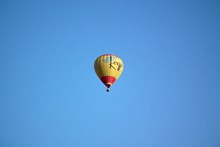 天空飞的热气球图片大全