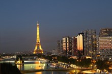 法国城市建筑夜景图片