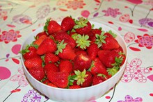 鲜红水果草莓精美图片