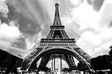巴黎埃菲尔铁塔黑白高清图