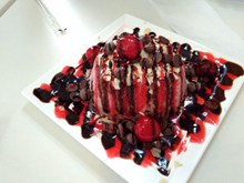 樱桃巧克力蛋糕图片素材