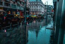 下雨天城市街道图片下载