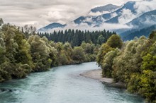 阿尔卑斯山河景观高清图片