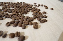 洒落的咖啡豆高清图片