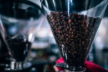 咖啡机磨咖啡豆图片