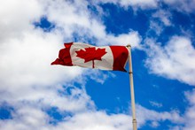 加拿大国旗飘扬图片下载