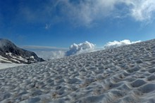 阿尔卑斯山顶雪景高清图片