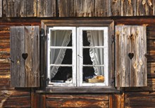 破旧木窗高清图片