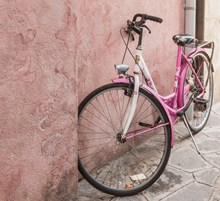 粉红色女士自行车图片下载