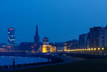 莱茵河畔建筑夜景图片素材