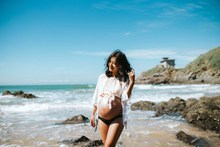 性感孕妇人体海边写真图片大全