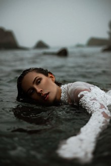 水中拍摄美女写真图片素材