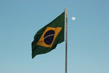 巴西国旗飘扬高清图