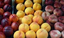 水果市场桃子图片