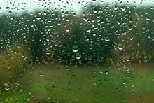 玻璃窗雨滴背景图片素材