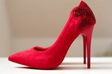 红色婚鞋高跟图片下载