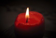 红蜡烛燃烧火焰高清图片